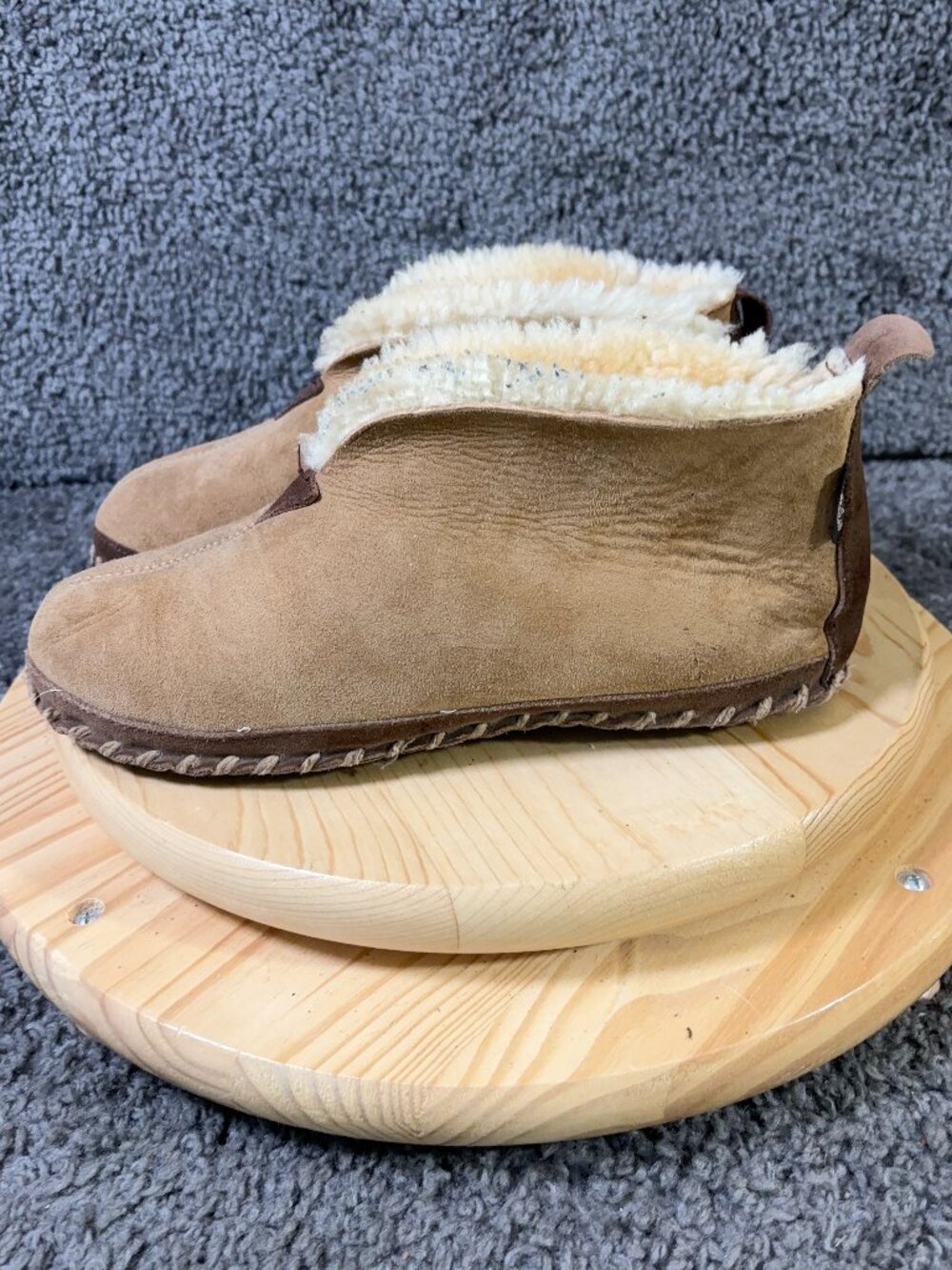 Cabelas Slippers Suede Shearling Fur Mens Size 10 Brown Slip On Lined Moccasin
